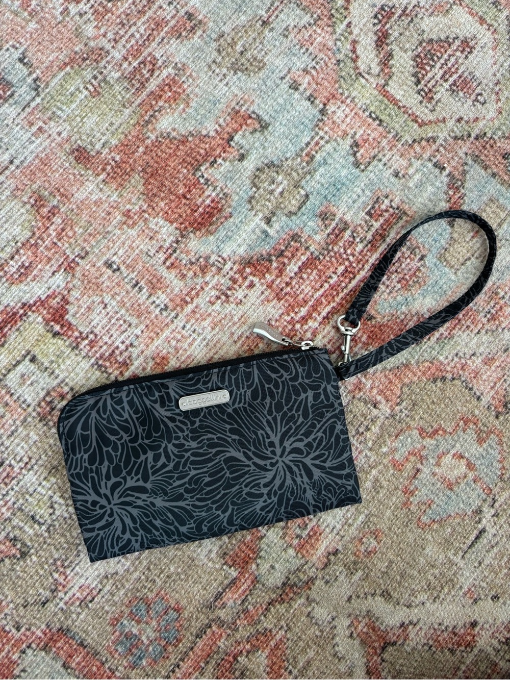 Baggallini wristlet